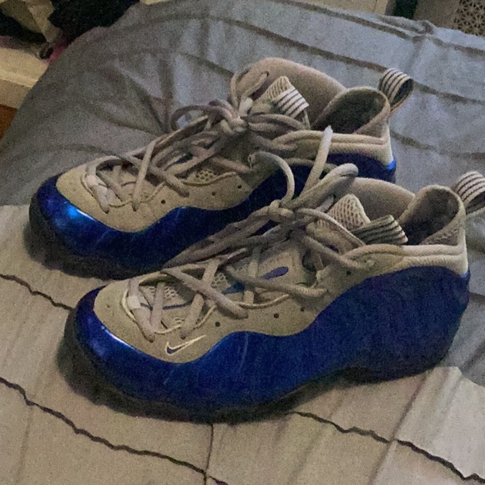 foam posits sneakers?